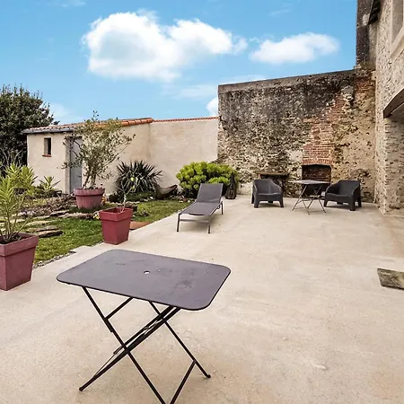 Дом отдыха 1 Bedroom Stunning In En Retz Villeneuve-en-Retz